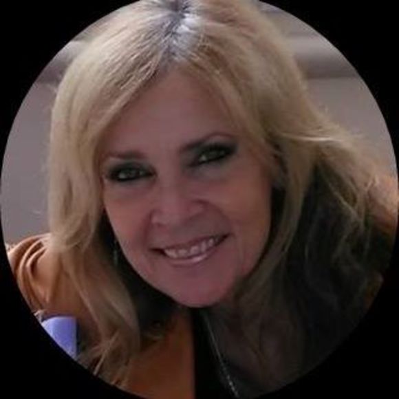 Meet your Posher, Bobbi - Picture 1 of 1